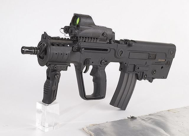 Ảnh: Chán súng Trung Quốc tặng, Philippines quay sang mua súng Israel